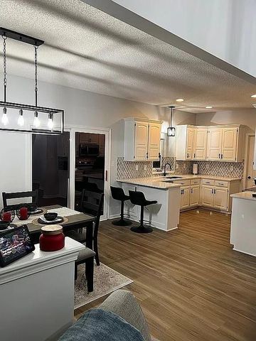5205 Primrose Court, Blue Springs, MO 64015