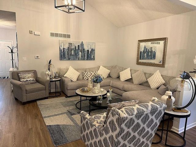 5205 Primrose Court, Blue Springs, MO 64015