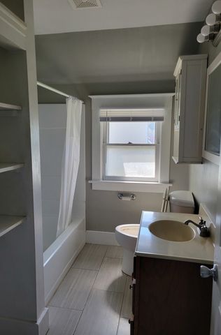 1734 Davie Street, Davenport, IA 52804