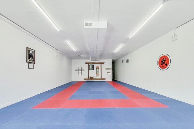 2632 W Touhy Avenue, Chicago, IL 60645