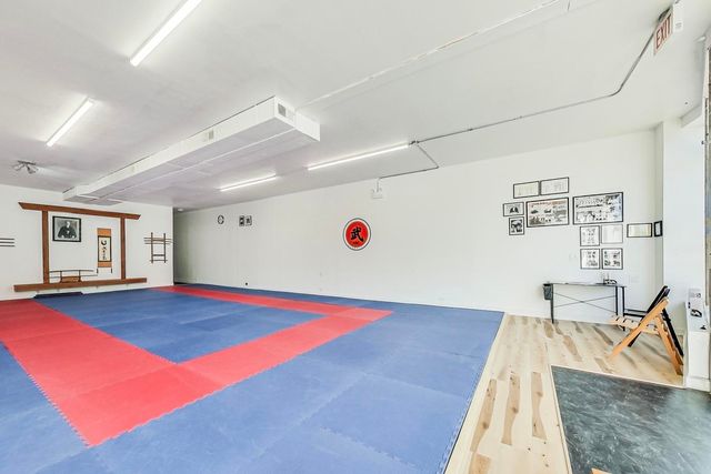 2632 W Touhy Avenue, Chicago, IL 60645