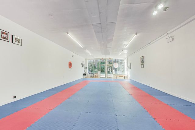 2632 W Touhy Avenue, Chicago, IL 60645