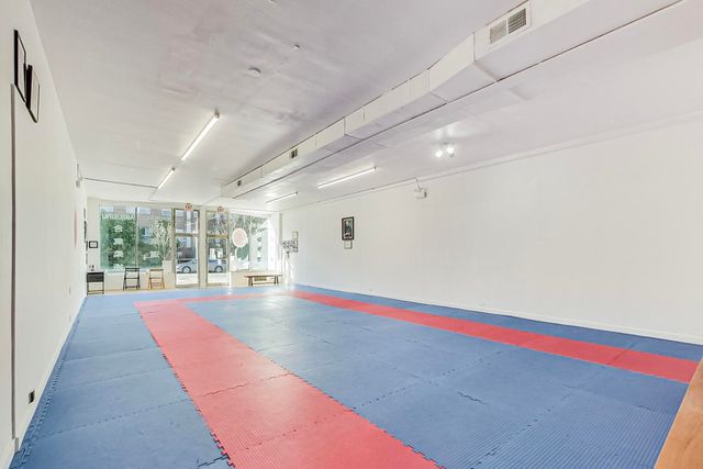 2632 W Touhy Avenue, Chicago, IL 60645