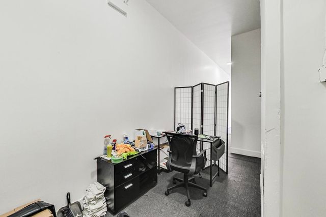 2632 W Touhy Avenue, Chicago, IL 60645