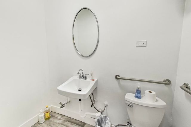 2632 W Touhy Avenue, Chicago, IL 60645