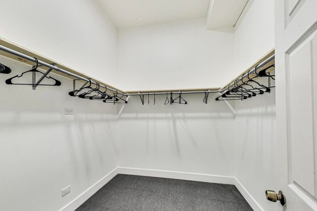 2632 W Touhy Avenue, Chicago, IL 60645