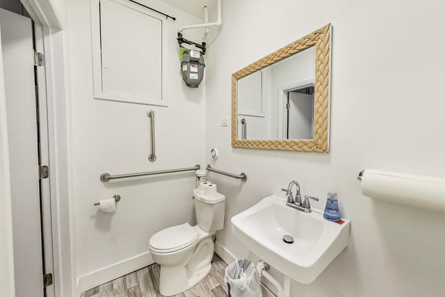 2632 W Touhy Avenue, Chicago, IL 60645