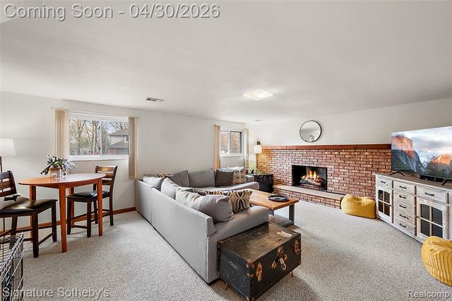 2682 Costa Mesa Road, Waterford, MI 48329