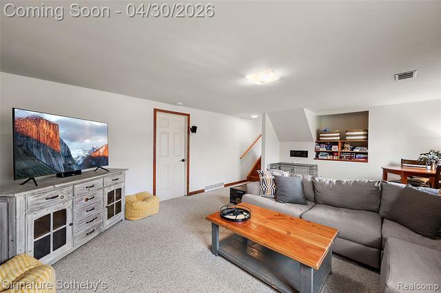 2682 Costa Mesa Road, Waterford, MI 48329