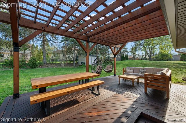 2682 Costa Mesa Road, Waterford, MI 48329