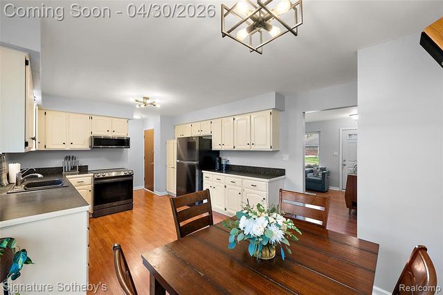 2682 Costa Mesa Road, Waterford, MI 48329