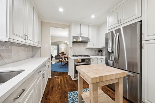 6026 Lake Street, West University Place, TX 77005