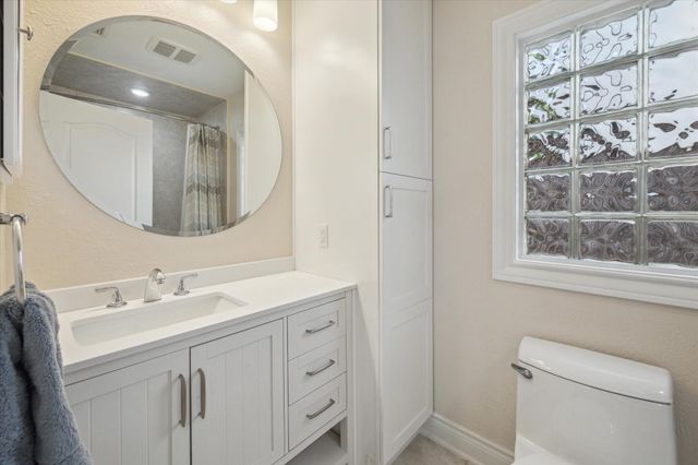 6026 Lake Street, West University Place, TX 77005