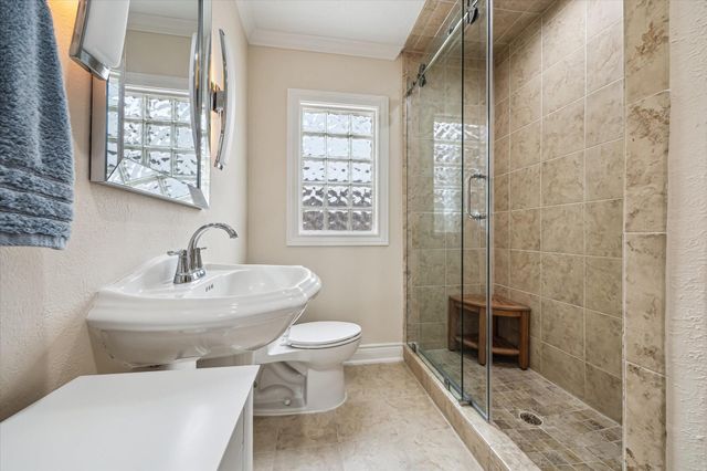 6026 Lake Street, West University Place, TX 77005