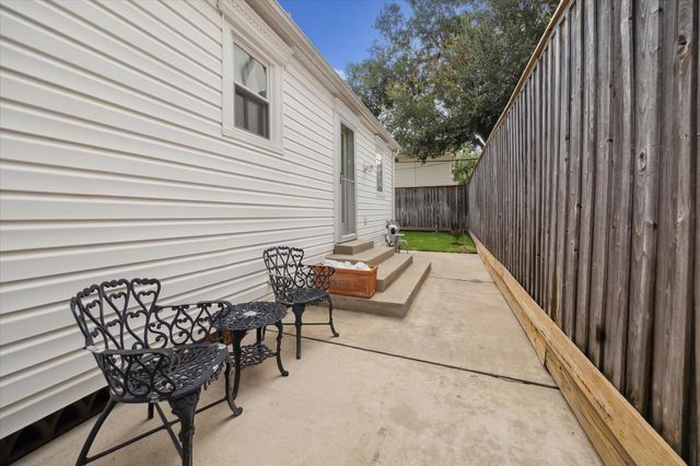 6026 Lake Street, West University Place, TX 77005