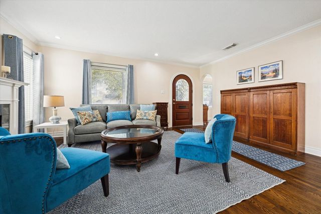 6026 Lake Street, West University Place, TX 77005