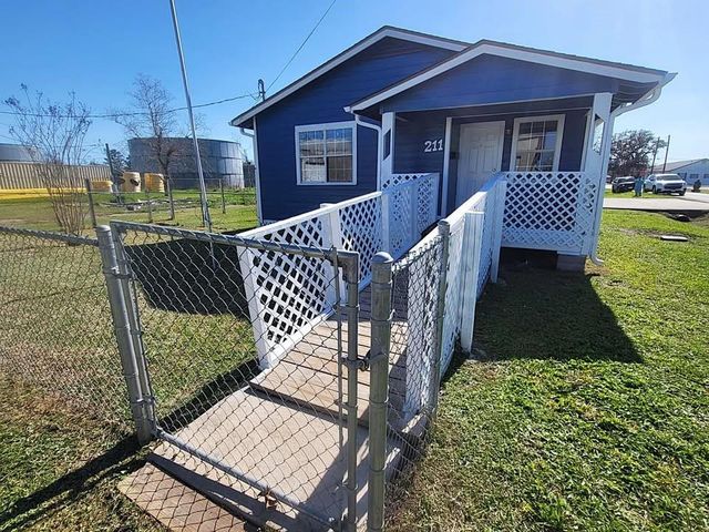 211 Peach Street, Sweeny, TX 77480