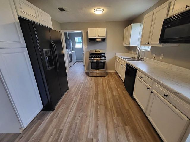 211 Peach Street, Sweeny, TX 77480