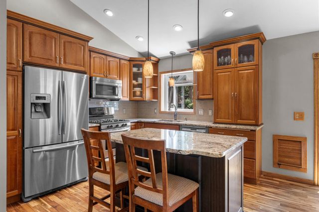 13632 Bryant Place S, Burnsville, MN 55337