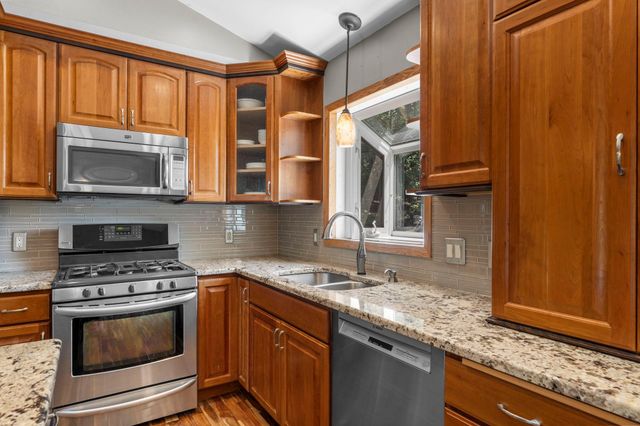 13632 Bryant Place S, Burnsville, MN 55337