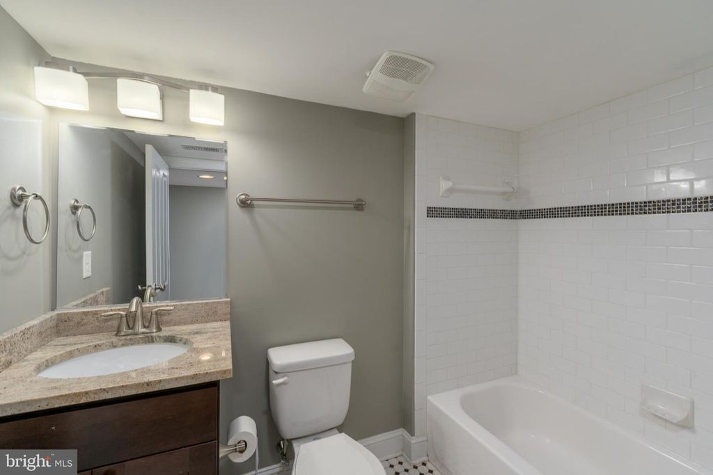 802 S HIGHLAND AVE, Baltimore, MD 21224