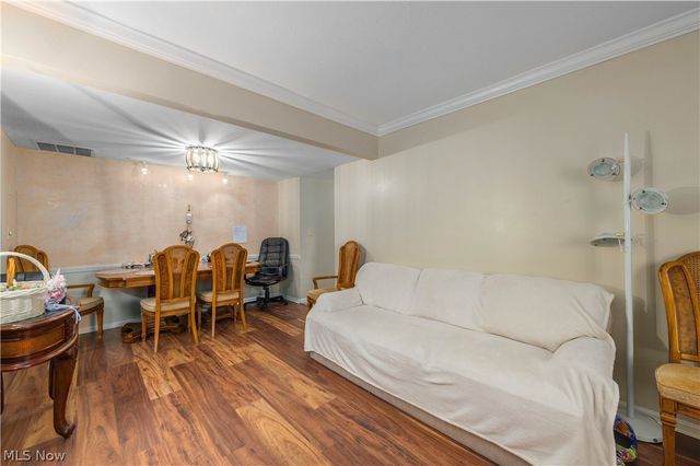 7005 Carriage Hill Drive 102, Brecksville, OH 44141