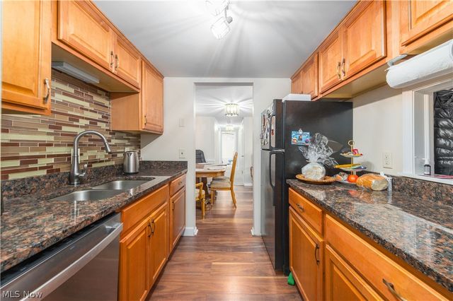 7005 Carriage Hill Drive 102, Brecksville, OH 44141