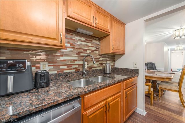 7005 Carriage Hill Drive 102, Brecksville, OH 44141
