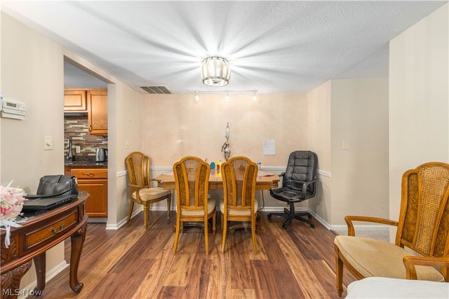 7005 Carriage Hill Drive 102, Brecksville, OH 44141