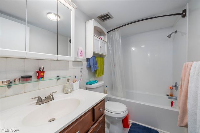 7005 Carriage Hill Drive 102, Brecksville, OH 44141