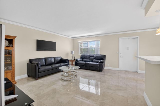 205 Flanders E 205, Delray Beach, FL 33484