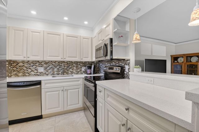 205 Flanders E 205, Delray Beach, FL 33484