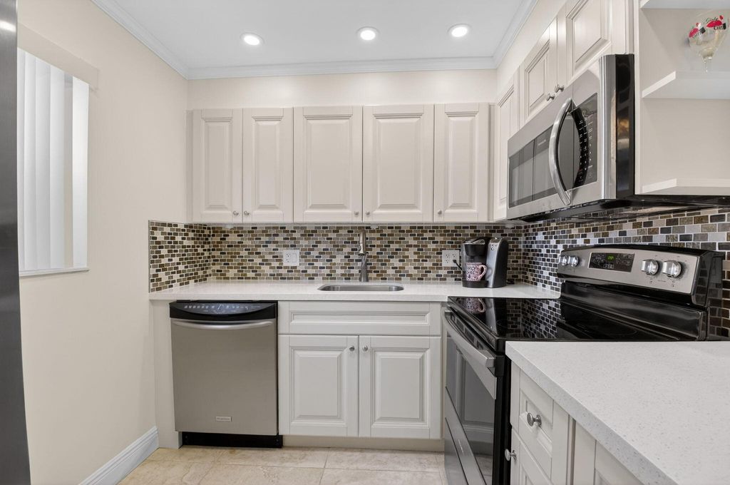 205 Flanders E 205, Delray Beach, FL 33484