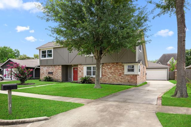 13823 Ivymount Drive, Sugar Land, TX 77498