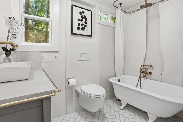 24250 Glenwood Drive, Los Gatos, CA 95033