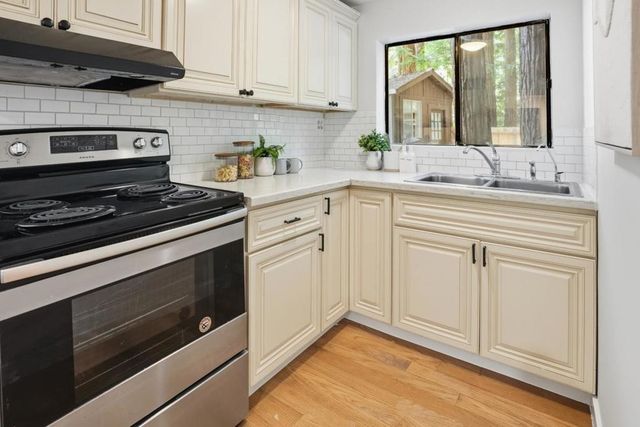 24250 Glenwood Drive, Los Gatos, CA 95033