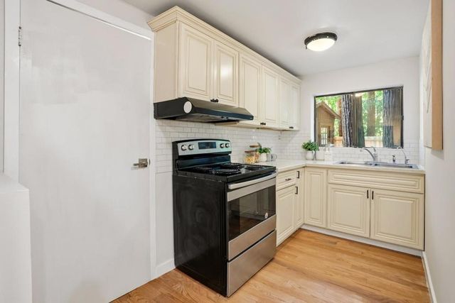 24250 Glenwood Drive, Los Gatos, CA 95033