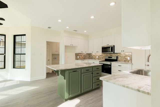312 Tealwood, Longview, TX 75605