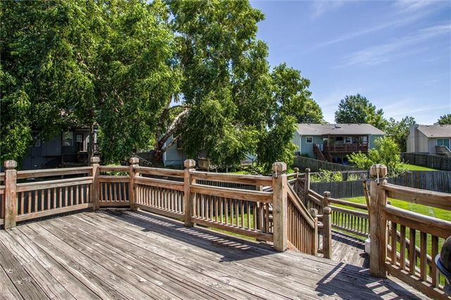 305 Pinetree Drive, Greenwood, MO 64034
