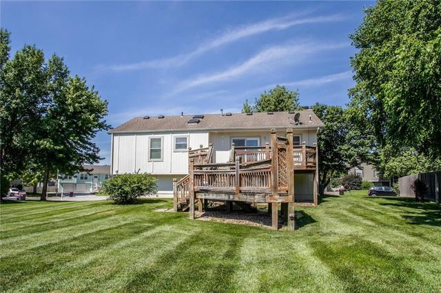 305 Pinetree Drive, Greenwood, MO 64034