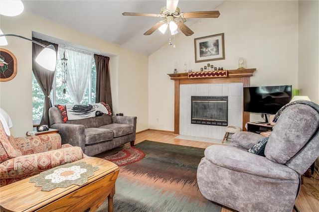 305 Pinetree Drive, Greenwood, MO 64034