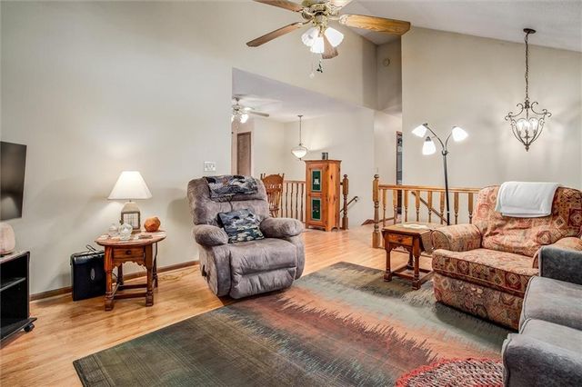 305 Pinetree Drive, Greenwood, MO 64034