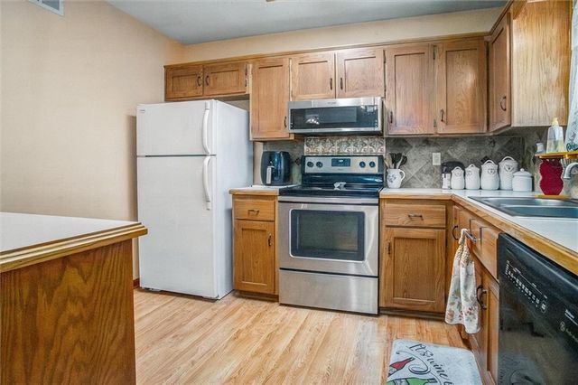 305 Pinetree Drive, Greenwood, MO 64034
