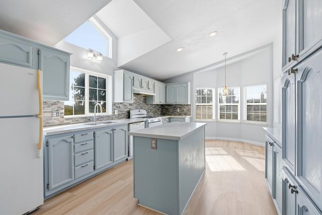 10118 Pioneer Ave, Oakdale, CA 95361