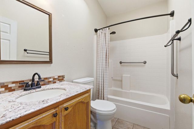 10118 Pioneer Ave, Oakdale, CA 95361