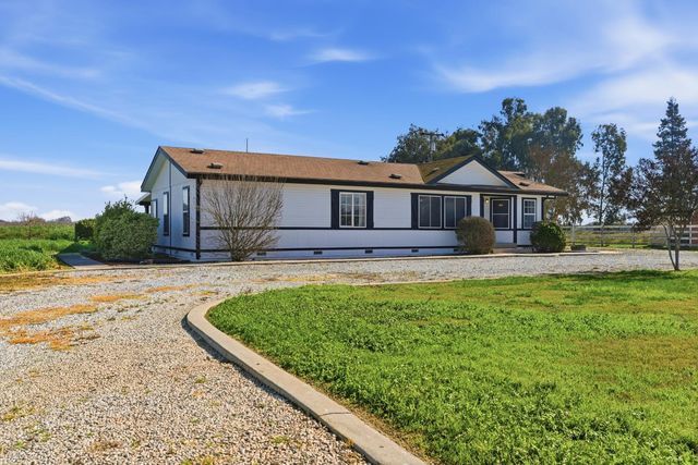 10118 Pioneer Ave, Oakdale, CA 95361