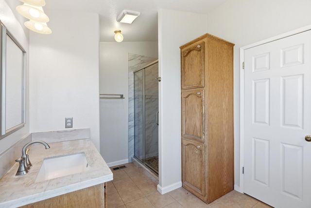 10118 Pioneer Ave, Oakdale, CA 95361