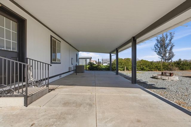 10118 Pioneer Ave, Oakdale, CA 95361
