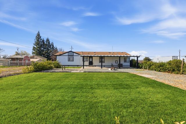 10118 Pioneer Ave, Oakdale, CA 95361