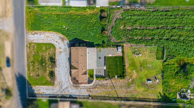 10118 Pioneer Ave, Oakdale, CA 95361